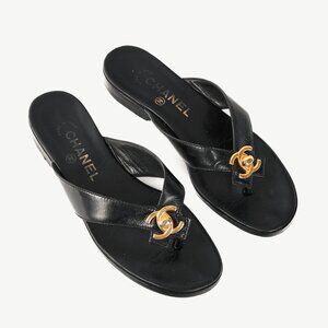 Chanel 96P Black Leather CC-Turnlock Flip Flips